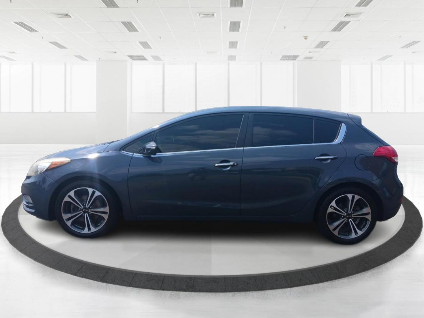 2016 Steel Blue Kia Forte 5-Door (KNAFX5A89G5) with an 2.0L L4 DOHC 16V engine, 6-Speed Automatic transmission, located at 1230 East Main St, Xenia, OH, 45385, (937) 908-9800, 39.687321, -83.910294 - Photo#5