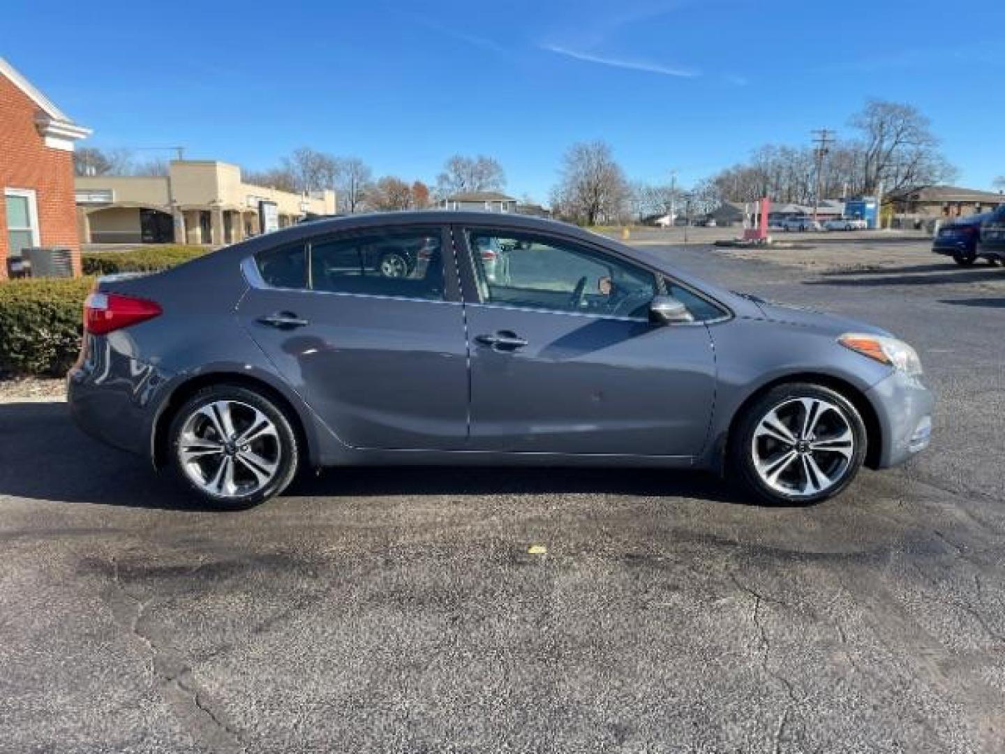 2016 Graphite Steel Kia Forte EX (KNAFX4A85G5) with an 2.0L L4 DOHC 16V engine, 6-Speed Automatic transmission, located at 1230 East Main St, Xenia, OH, 45385, (937) 908-9800, 39.687321, -83.910294 - Photo#2