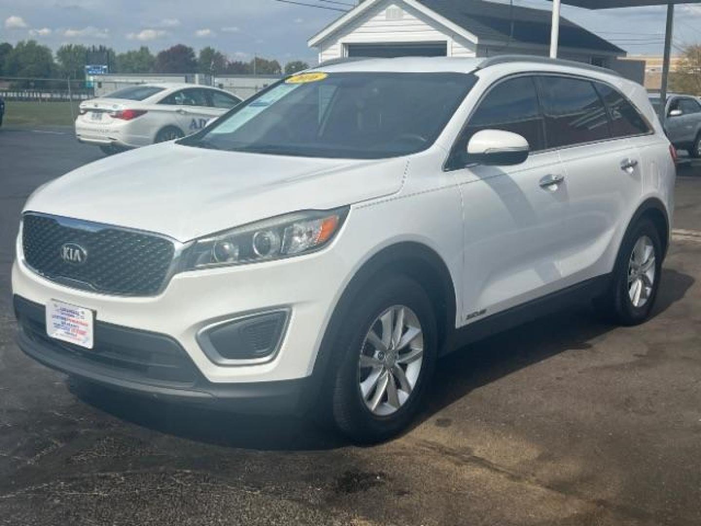 2016 Snow White Pearl Kia Sorento LX V6 AWD (5XYPGDA50GG) with an 3.3L V6 DOHC 24V engine, 6-Speed Automatic transmission, located at 1951 S Dayton Lakeview Rd., New Carlisle, OH, 45344, (937) 908-9800, 39.890999, -84.050255 - Photo#2