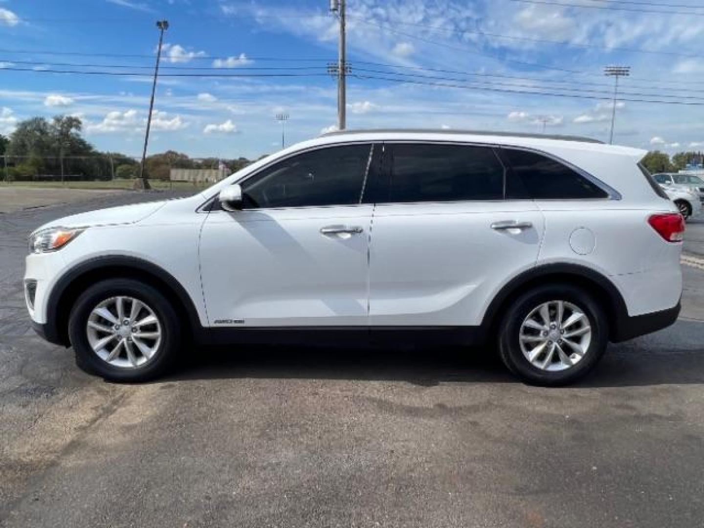 2016 Snow White Pearl Kia Sorento LX V6 AWD (5XYPGDA50GG) with an 3.3L V6 DOHC 24V engine, 6-Speed Automatic transmission, located at 1951 S Dayton Lakeview Rd., New Carlisle, OH, 45344, (937) 908-9800, 39.890999, -84.050255 - Photo#3