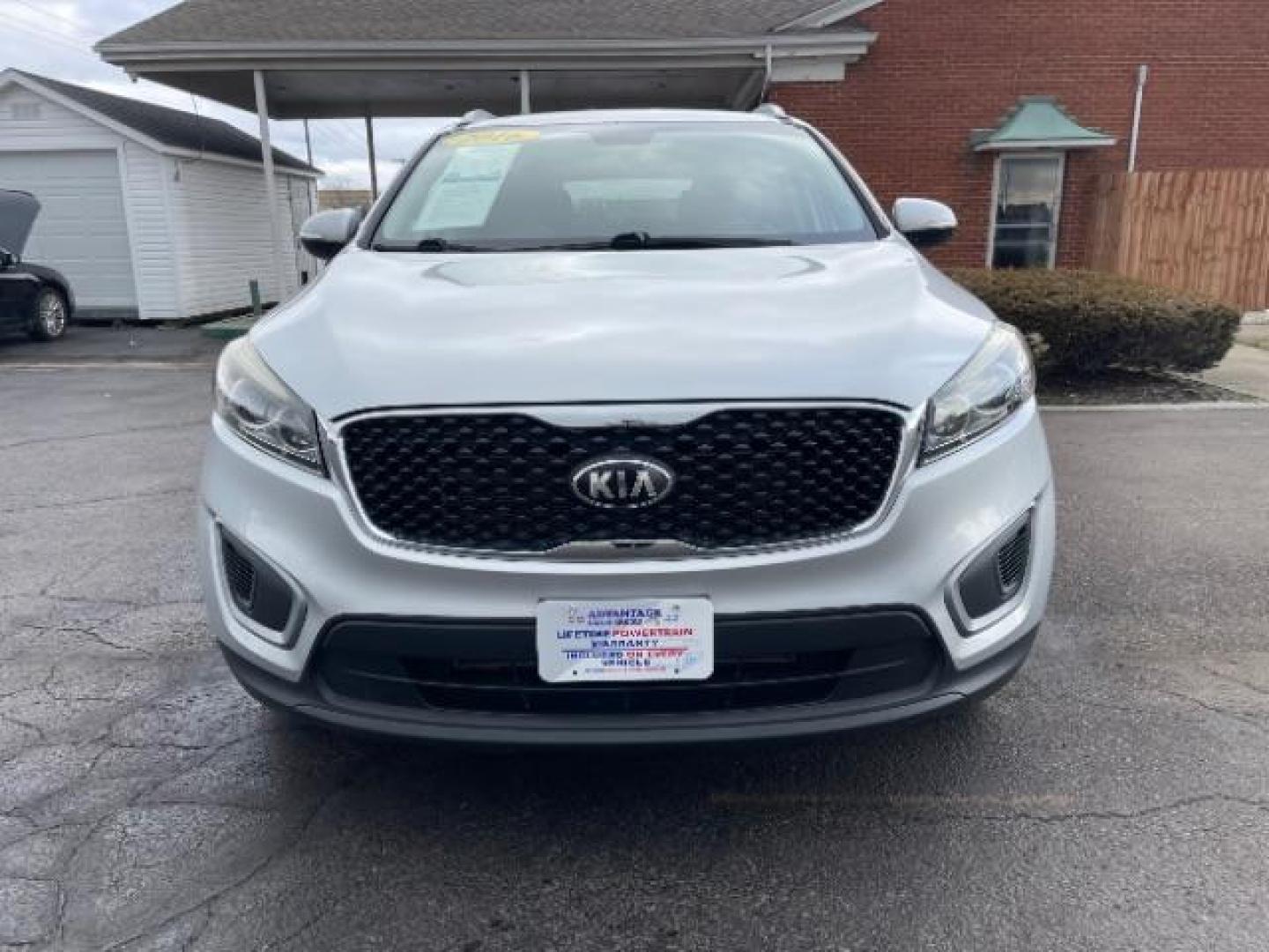 2016 Sparkling Silver Kia Sorento LX 2WD (5XYPG4A34GG) with an 2.4L L4 DOHC 16V engine, 6-Speed Automatic transmission, located at 1230 East Main St, Xenia, OH, 45385, (937) 908-9800, 39.687321, -83.910294 - Photo#2