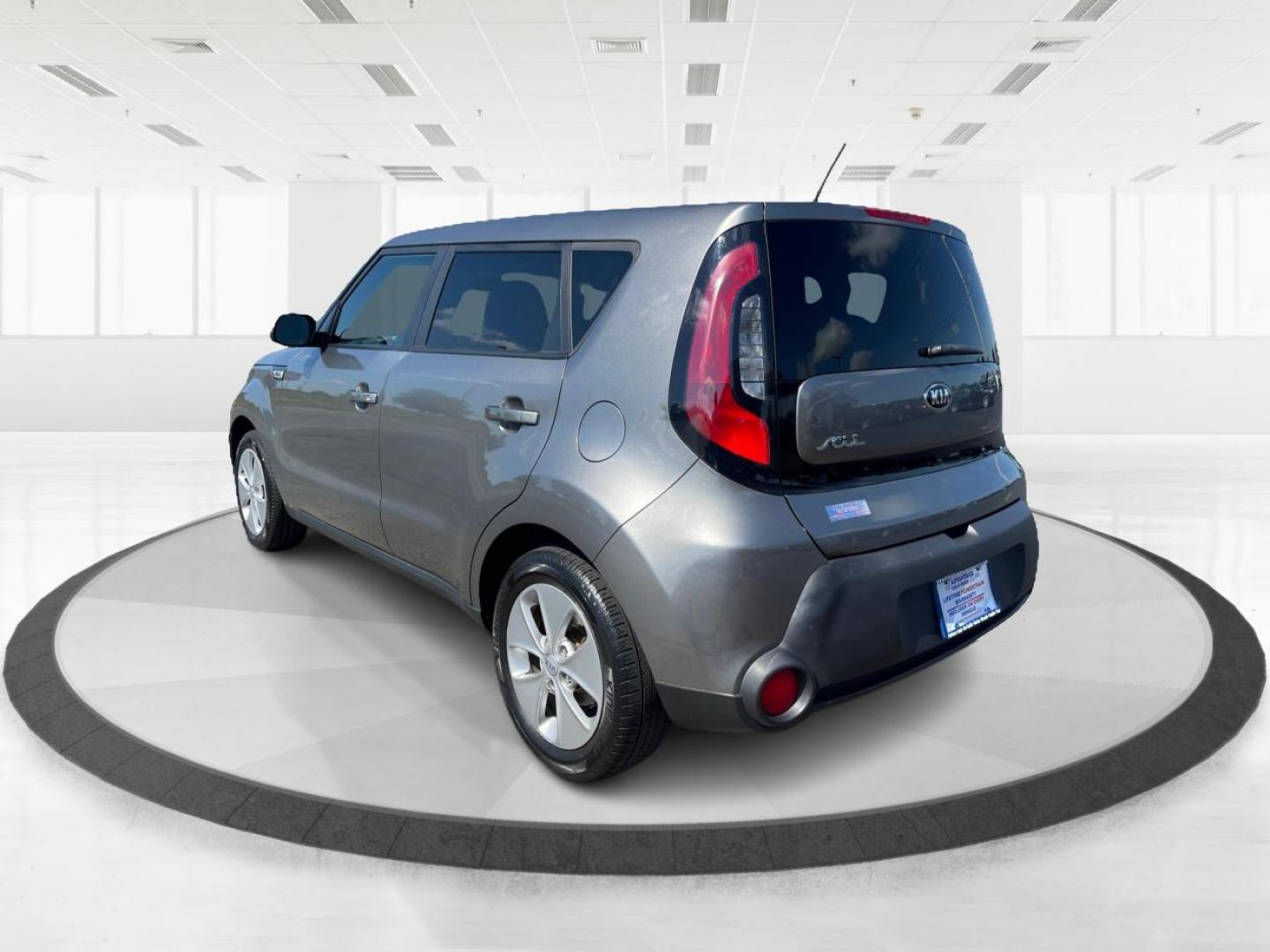 2016 Titanium Gray Kia Soul Base 6A (KNDJN2A20G7) with an 1.6L L4 DOHC 16V engine, 6-Speed Automatic transmission, located at 401 Woodman Dr, Riverside, OH, 45431, (937) 908-9800, 39.763779, -84.122063 - Photo#4