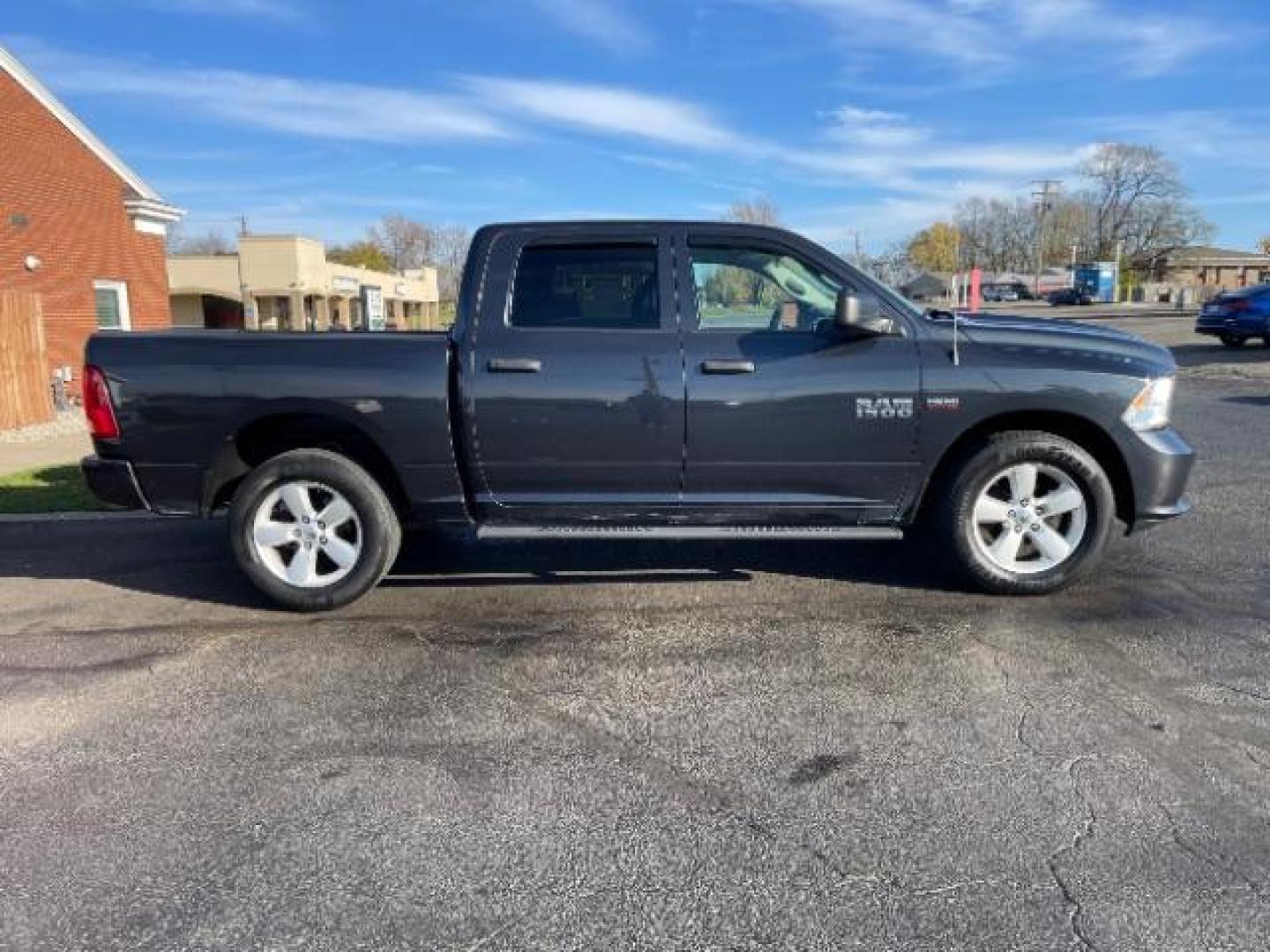 2016 Granite Crystal Metallic Clear Coat RAM 1500 Tradesman Crew Cab SWB 4WD (3C6RR7KTXGG) with an 5.7L V8 OHV 16V engine, 8-Speed Automatic transmission, located at 401 Woodman Dr, Riverside, OH, 45431, (937) 908-9800, 39.763779, -84.122063 - Photo#3