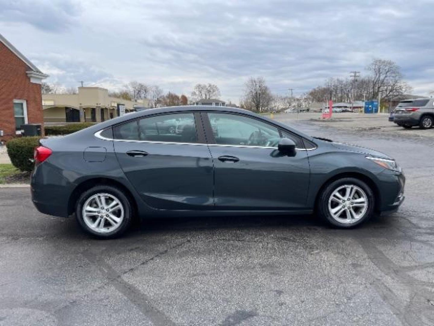 2017 Tungsten Metallic Chevrolet Cruze LT Auto (1G1BE5SM0H7) with an 1.4L L4 DOHC 16V TURBO engine, 6-Speed Automatic transmission, located at 1099 N County Rd 25A, OH, 45373, (937) 908-9800, 40.057079, -84.212883 - Photo#3