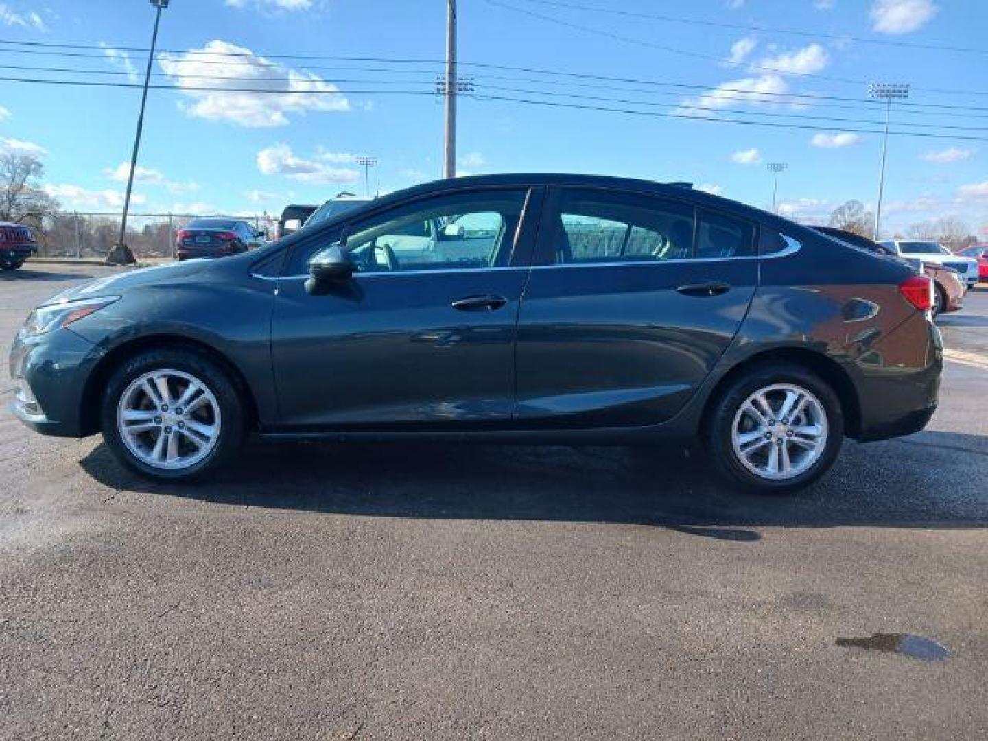 2017 Chevrolet Cruze LT Auto (3G1BE5SM0HS) with an 1.4L L4 DOHC 16V TURBO engine, 6-Speed Automatic transmission, located at 1230 East Main St, Xenia, OH, 45385, (937) 908-9800, 39.688026, -83.910172 - 2017 Chevrolet Cruze LT Auto - Photo#3