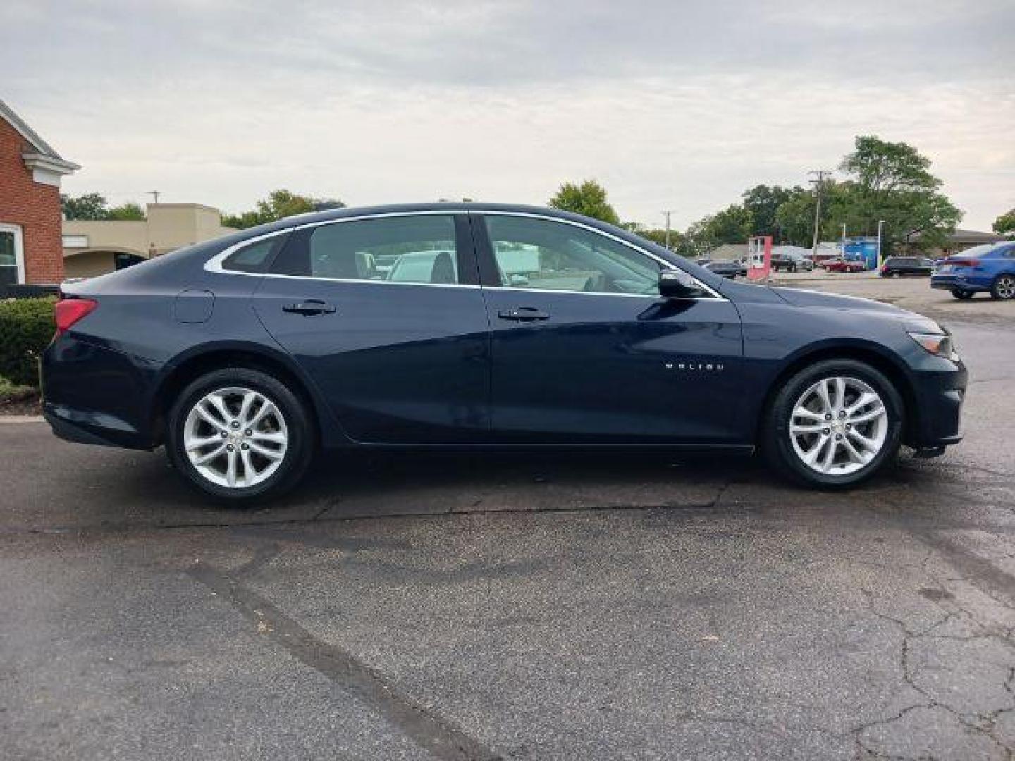 2017 Arctic Blue Metallic Chevrolet Malibu 1LT (1G1ZE5ST5HF) with an 1.5L L4 DOHC 16V engine, 6-Speed Automatic transmission, located at 1951 S Dayton Lakeview Rd., New Carlisle, OH, 45344, (937) 908-9800, 39.890999, -84.050255 - Photo#4