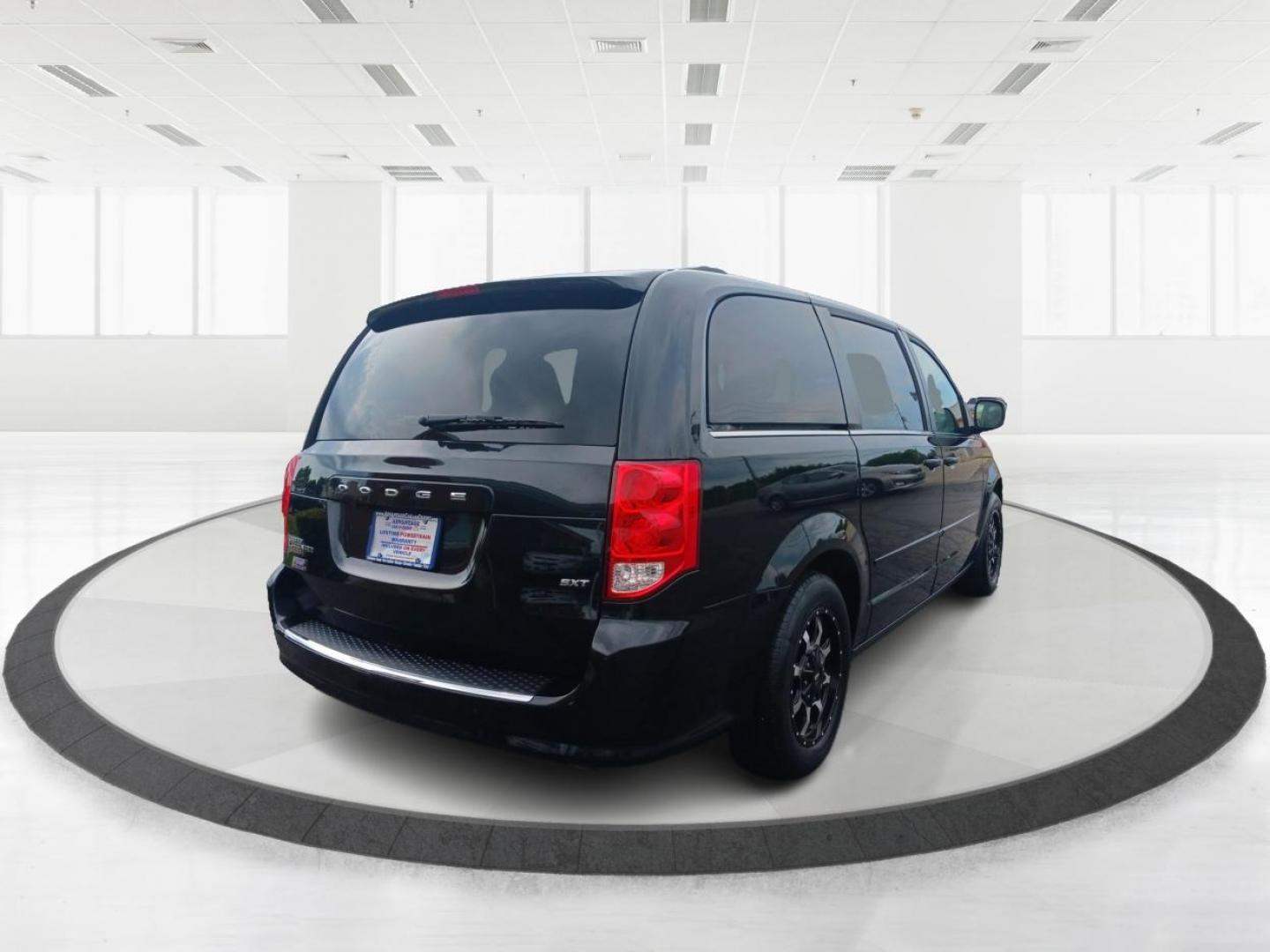 2017 Brilliant Black Crystal Pearl Coat Dodge Grand Caravan SXT (2C4RDGCG4HR) with an 3.6L V6 DOHC 24V engine, 6-Speed Automatic transmission, located at 880 E. National Road, Vandalia, OH, 45377, (937) 908-9800, 39.892189, -84.181015 - Photo#2