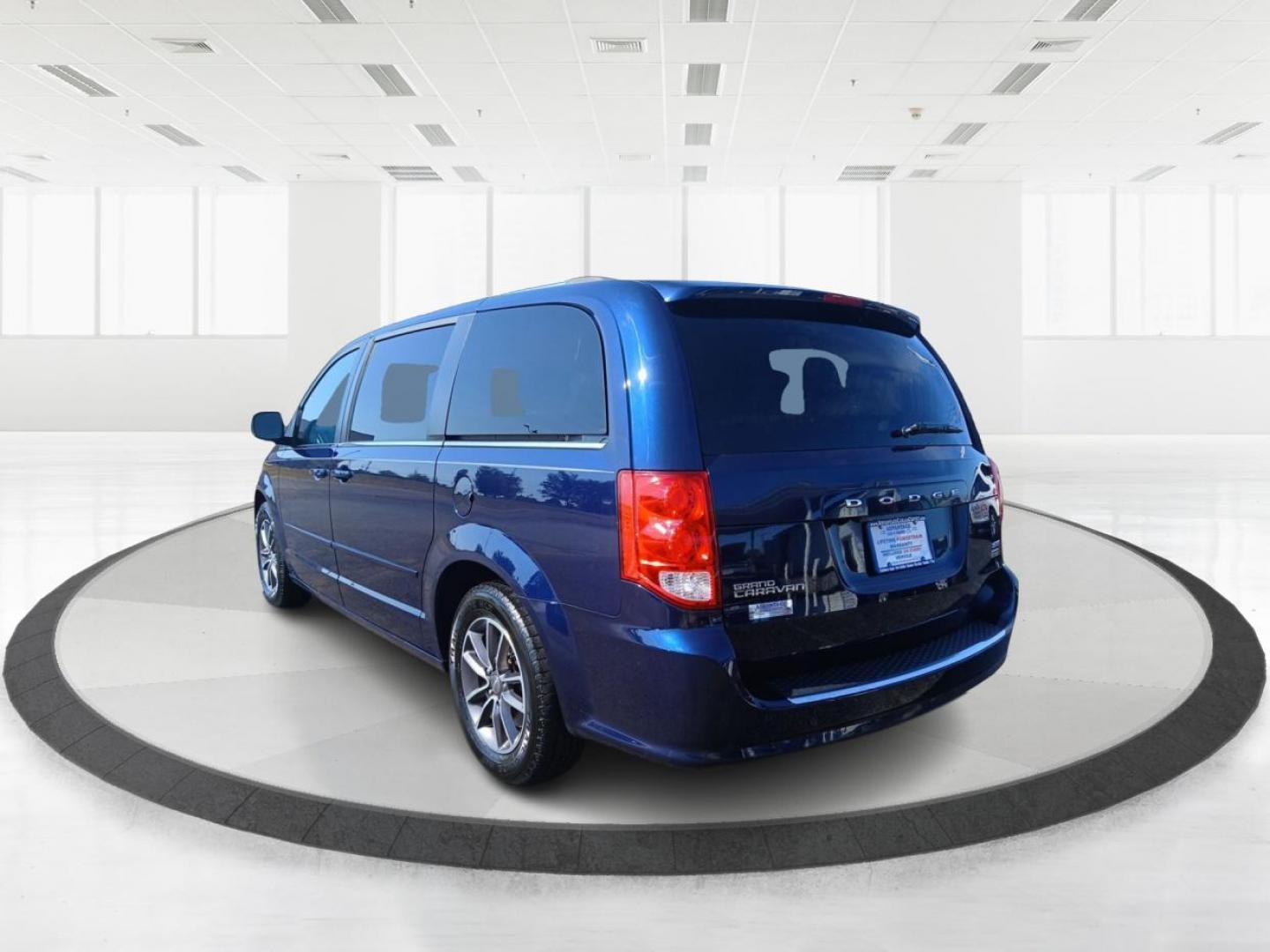 2017 Contusion Blue Pearl Coat Dodge Grand Caravan SXT (2C4RDGCG0HR) with an 3.6L V6 DOHC 24V engine, 6A transmission, located at 1184 Kauffman Ave, Fairborn, OH, 45324, (937) 908-9800, 39.807365, -84.029114 - Photo#4