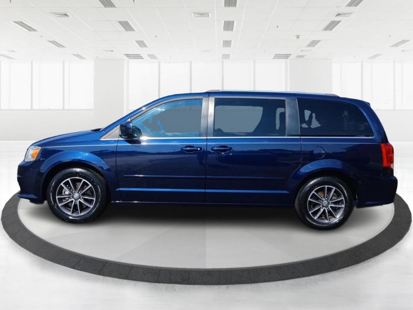 2017 Contusion Blue Pearl Coat Dodge Grand Caravan SXT (2C4RDGCG0HR) with an 3.6L V6 DOHC 24V engine, 6A transmission, located at 1184 Kauffman Ave, Fairborn, OH, 45324, (937) 908-9800, 39.807365, -84.029114 - Photo#5