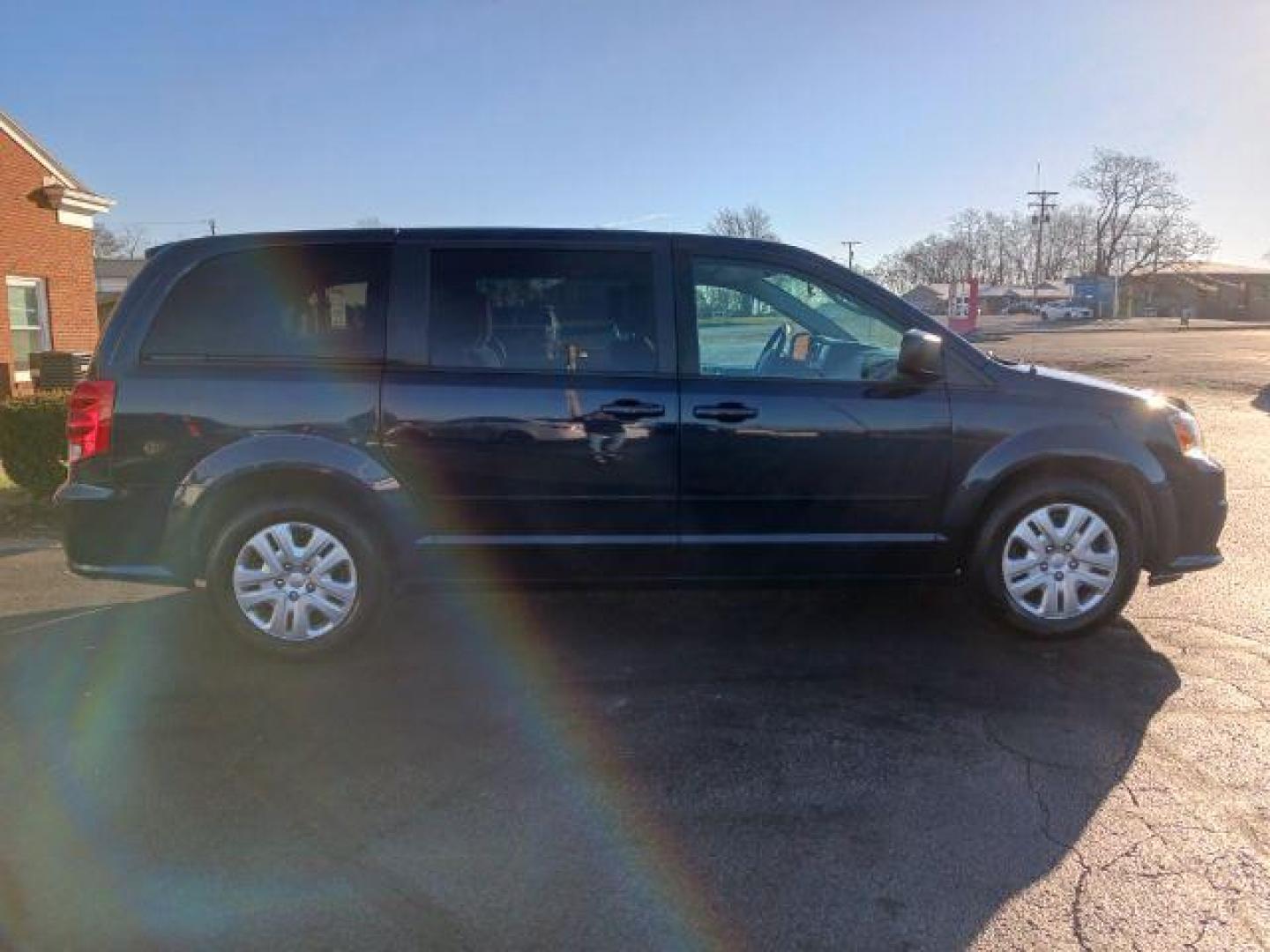 2017 Contusion Blue Pearl Coat Dodge Grand Caravan SE (2C4RDGBG6HR) with an 3.6L V6 DOHC 24V engine, 6-Speed Automatic transmission, located at 880 E. National Road, Vandalia, OH, 45377, (937) 908-9800, 39.892189, -84.181015 - Photo#4