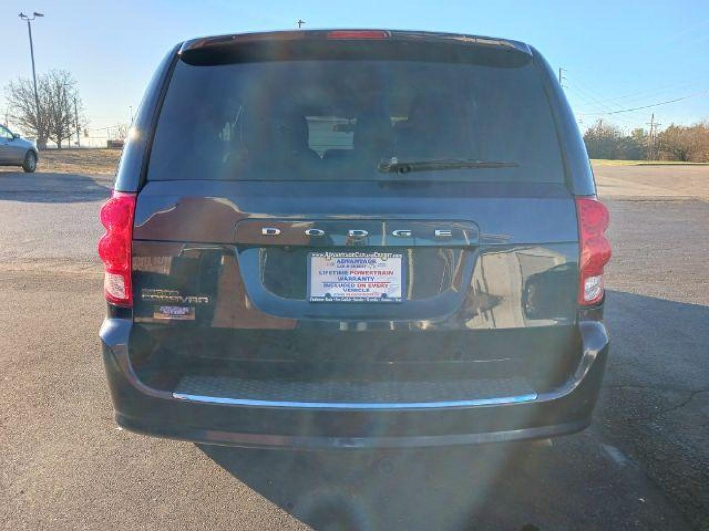 2017 Contusion Blue Pearl Coat Dodge Grand Caravan SE (2C4RDGBG6HR) with an 3.6L V6 DOHC 24V engine, 6-Speed Automatic transmission, located at 880 E. National Road, Vandalia, OH, 45377, (937) 908-9800, 39.892189, -84.181015 - Photo#5