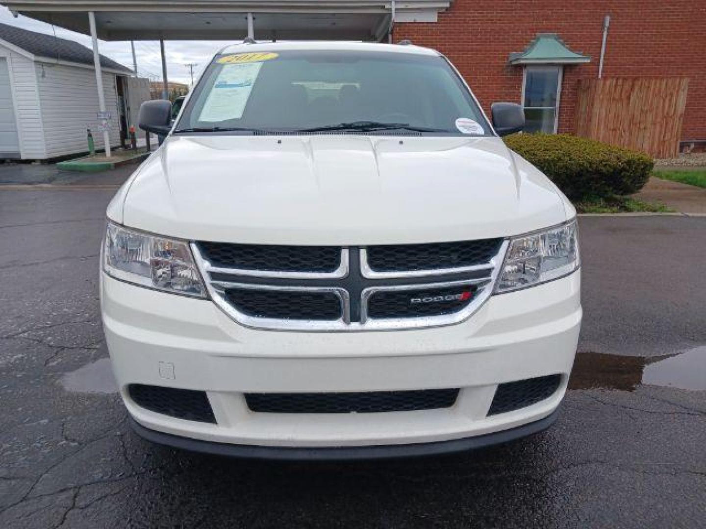 2017 White Dodge Journey SE (3C4PDCAB8HT) with an 2.4L L4 DOHC 16V engine, 4-Speed Automatic transmission, located at 1951 S Dayton Lakeview Rd., New Carlisle, OH, 45344, (937) 908-9800, 39.890999, -84.050255 - Photo#1