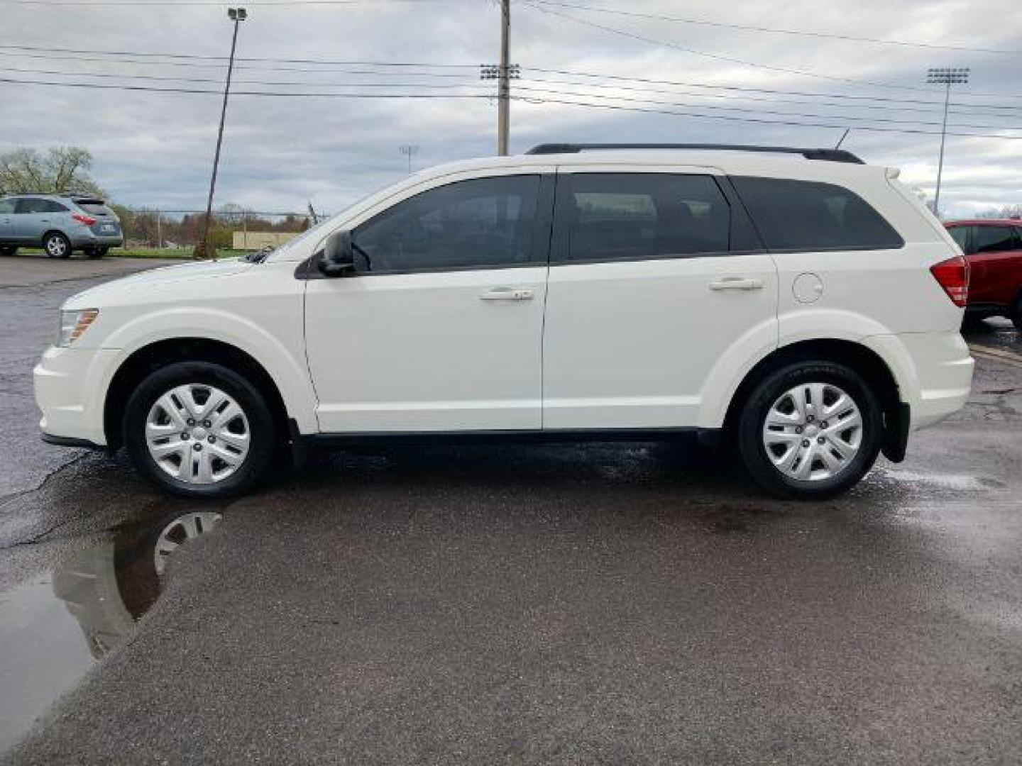 2017 White Dodge Journey SE (3C4PDCAB8HT) with an 2.4L L4 DOHC 16V engine, 4-Speed Automatic transmission, located at 1951 S Dayton Lakeview Rd., New Carlisle, OH, 45344, (937) 908-9800, 39.890999, -84.050255 - Photo#3