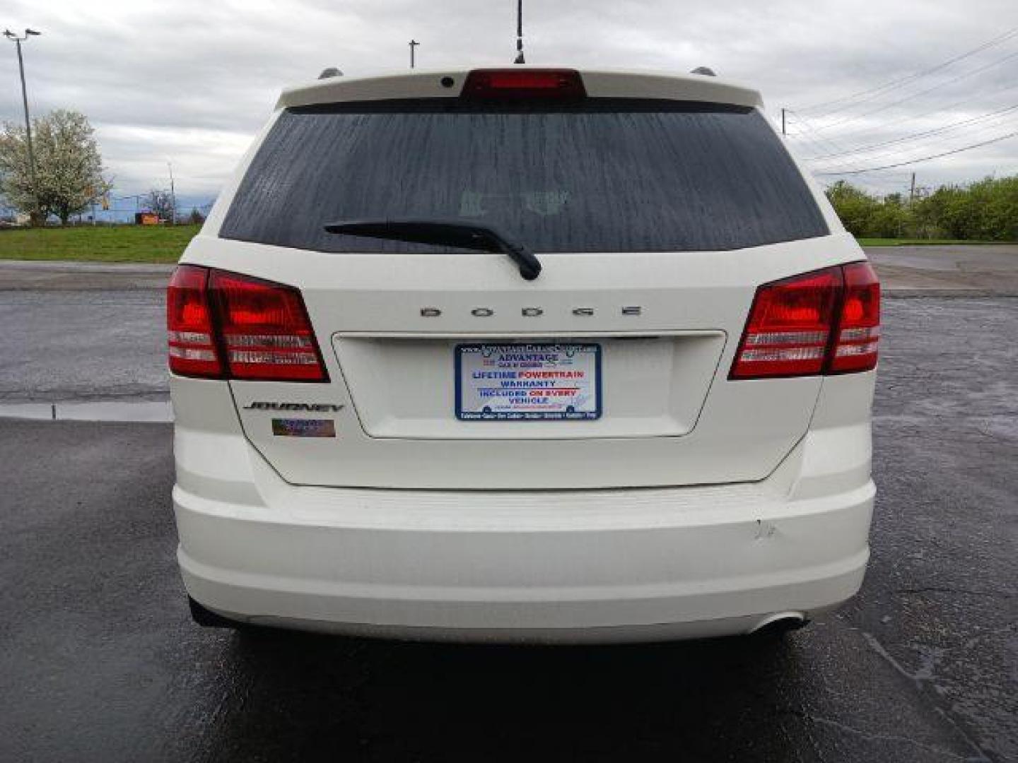 2017 White Dodge Journey SE (3C4PDCAB8HT) with an 2.4L L4 DOHC 16V engine, 4-Speed Automatic transmission, located at 1951 S Dayton Lakeview Rd., New Carlisle, OH, 45344, (937) 908-9800, 39.890999, -84.050255 - Photo#5