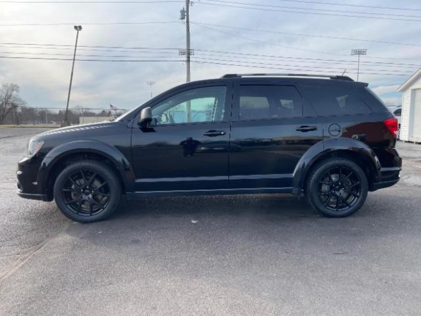 2017 Pitch Black Clear Coat Dodge Journey GT AWD (3C4PDDEG8HT) with an 3.6L V6 DOHC 24V engine, 6-Speed Automatic transmission, located at 1230 East Main St, Xenia, OH, 45385, (937) 908-9800, 39.687321, -83.910294 - Photo#4