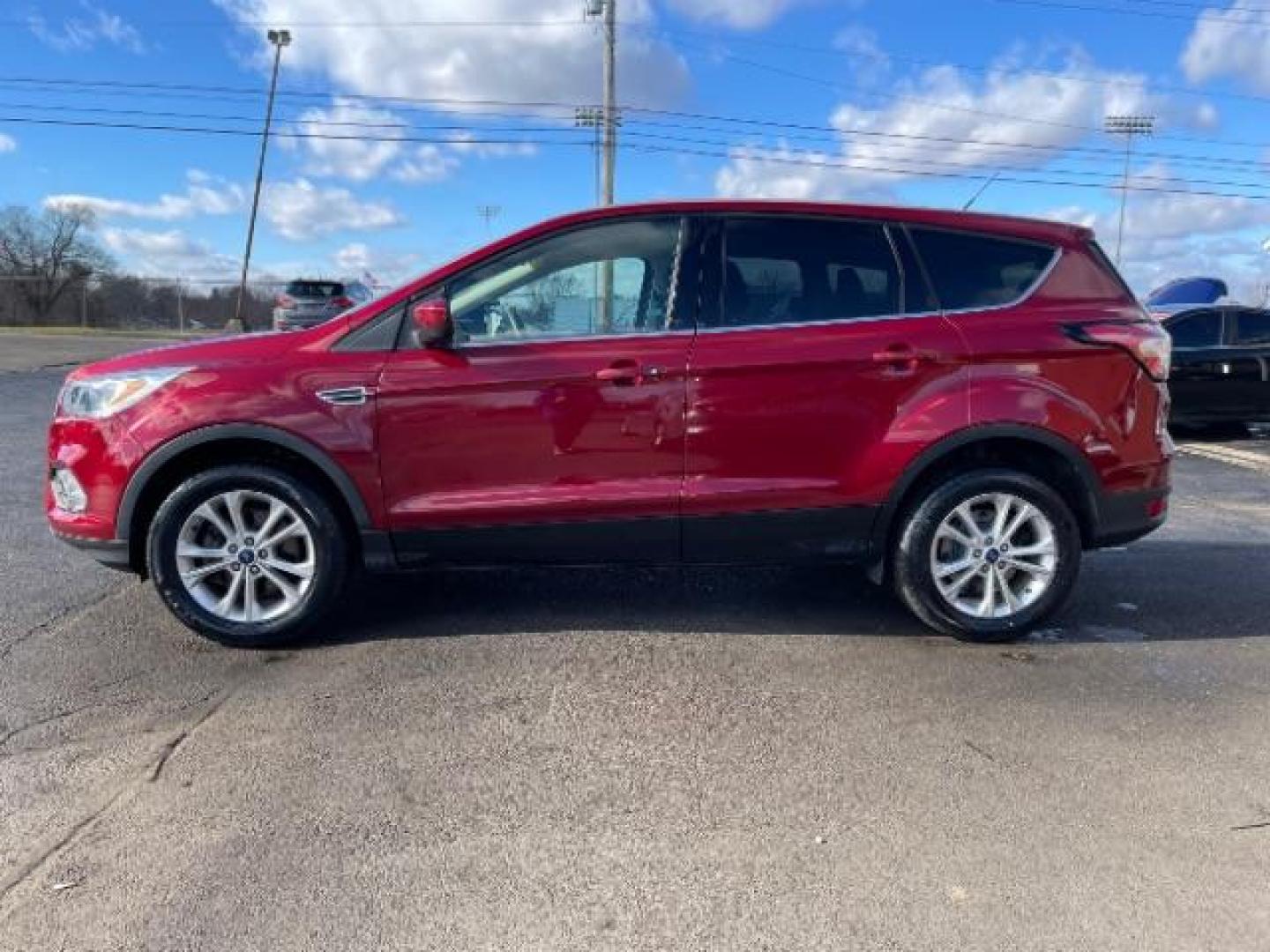 2017 Ford Escape SE 4WD (1FMCU9GD4HU) with an 1.5L L4 DOHC 16V engine, 6-Speed Automatic transmission, located at 1184 Kauffman Ave, Fairborn, OH, 45324, (937) 908-9800, 39.807072, -84.030914 - 2017 Ford Escape SE 4WD - Photo#5