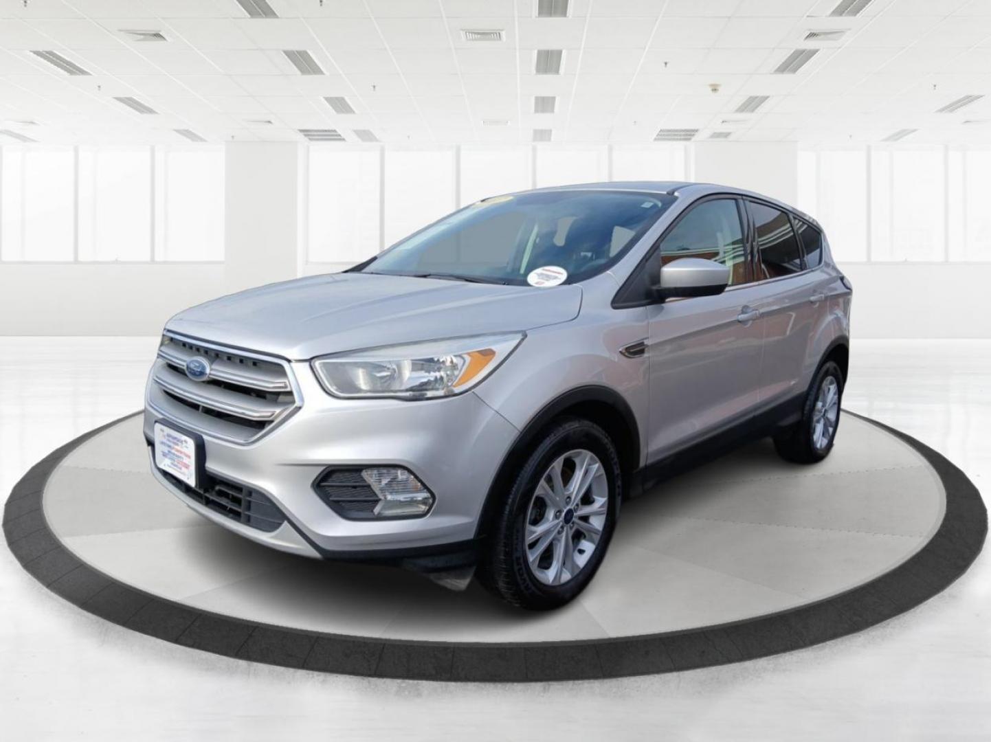 2017 Ford Escape SE 4WD (1FMCU9GD6HU) with an 1.5L L4 DOHC 16V engine, 6-Speed Automatic transmission, located at 1230 East Main St, Xenia, OH, 45385, (937) 908-9800, 39.688026, -83.910172 - 2017 Ford Escape SE 4WD - Photo#7