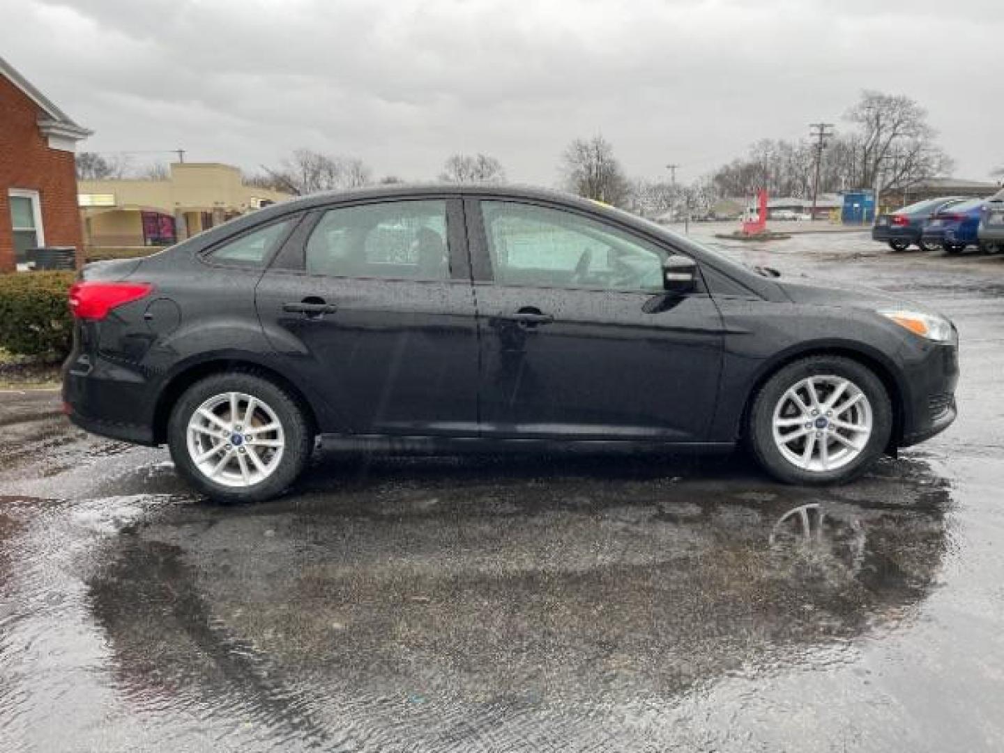 2017 Shadow Black Ford Focus SE Sedan (1FADP3F23HL) with an 2.0L L4 DOHC 16V engine, located at 1184 Kauffman Ave, Fairborn, OH, 45324, (937) 908-9800, 39.807365, -84.029114 - Photo#5