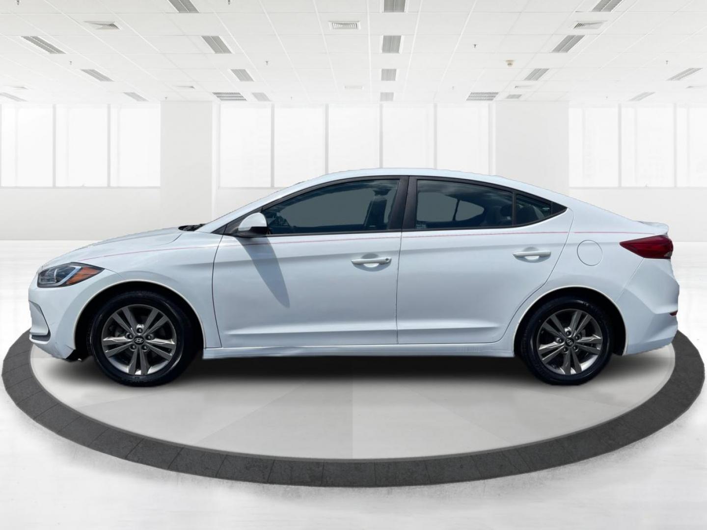 2017 White Hyundai Elantra SE (5NPD84LF6HH) , located at 1230 East Main St, Xenia, OH, 45385, (937) 908-9800, 39.687321, -83.910294 - Photo#5