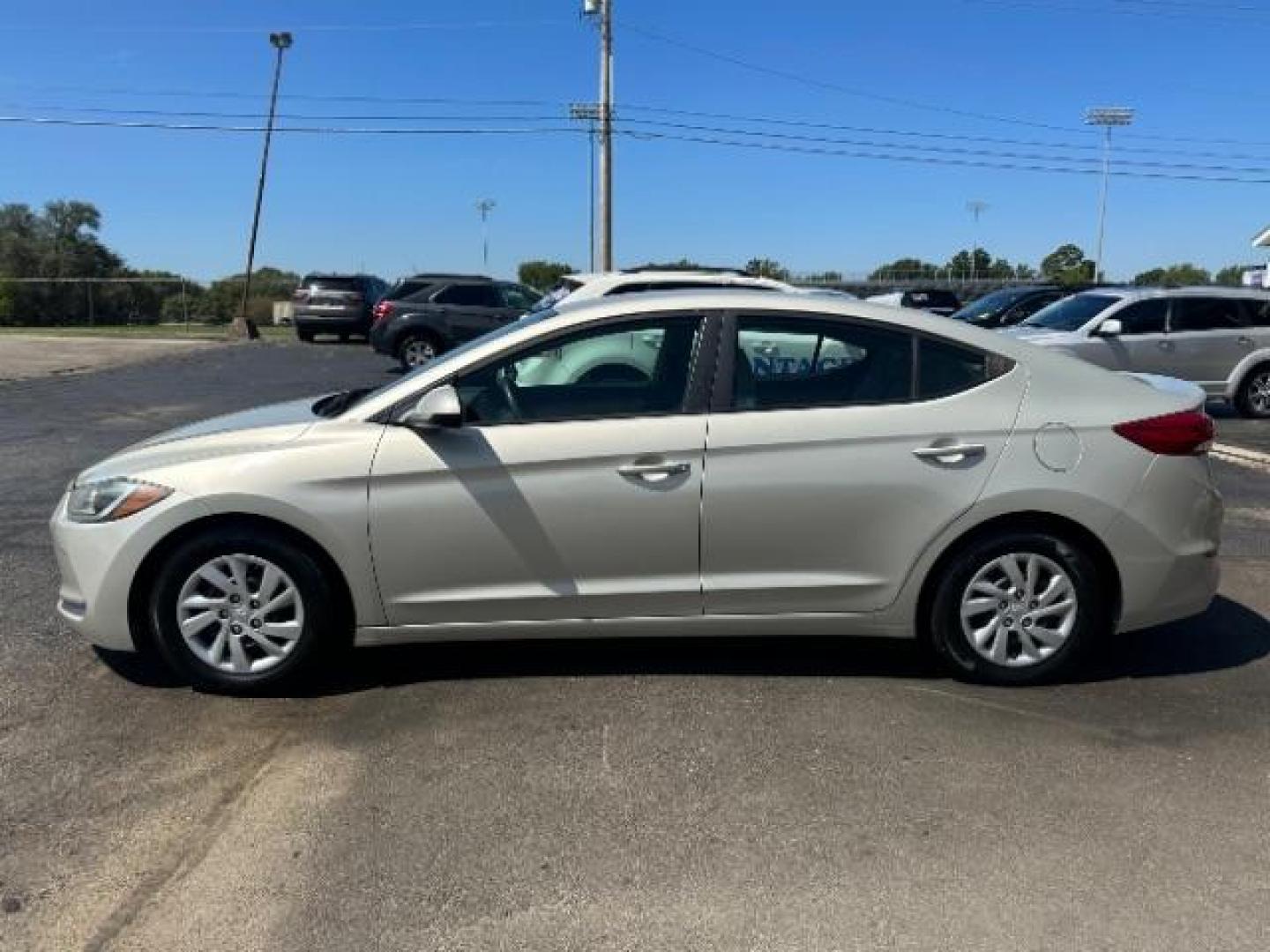 2017 Mineral Beige Pearl Hyundai Elantra SE 6AT (5NPD74LF7HH) with an 1.8L L4 DOHC 16V engine, 6-Speed Automatic transmission, located at 1230 East Main St, Xenia, OH, 45385, (937) 908-9800, 39.687321, -83.910294 - Photo#3