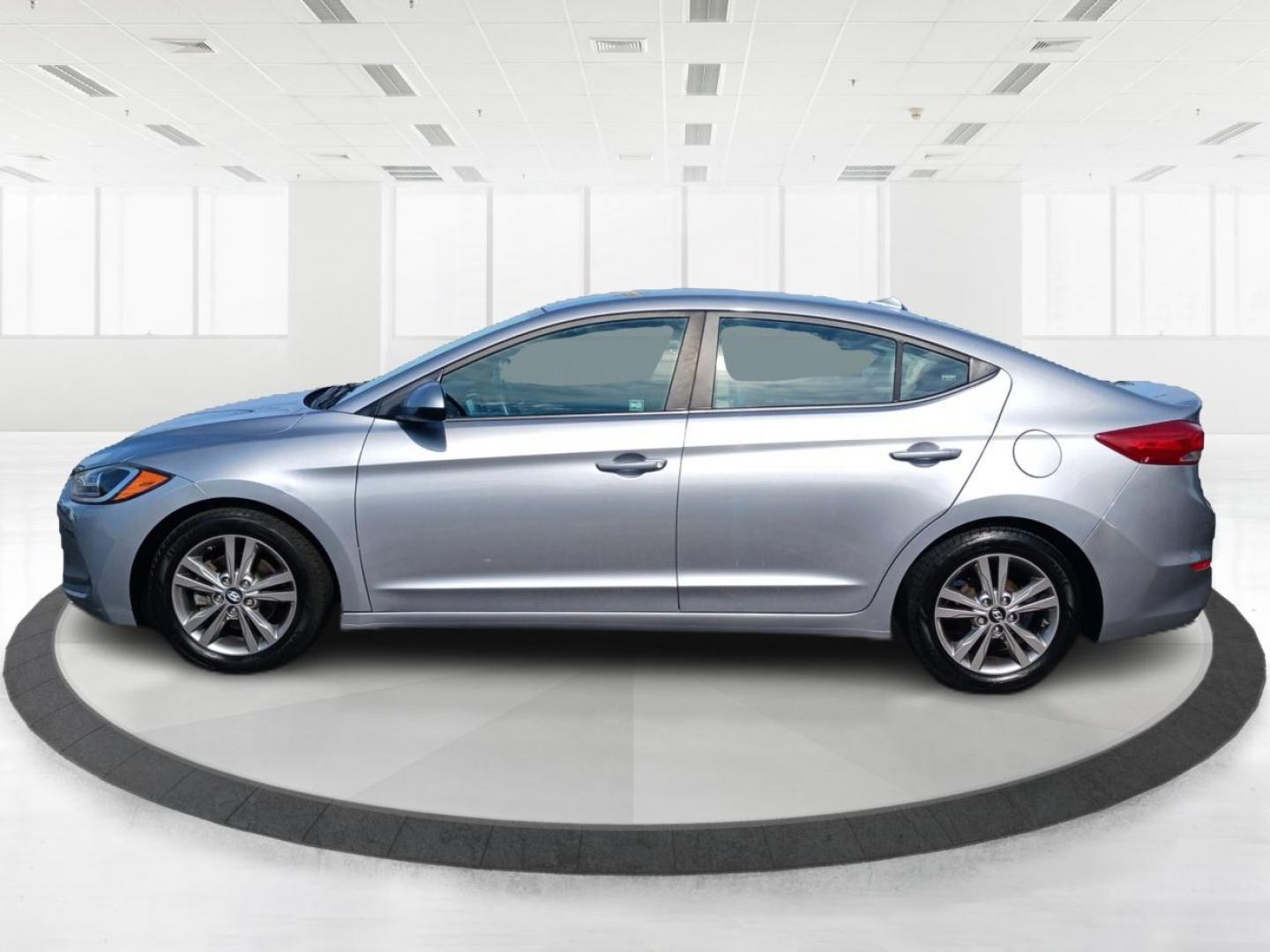 2017 Gray Hyundai Elantra SE (5NPD84LF3HH) , located at 1184 Kauffman Ave, Fairborn, OH, 45324, (937) 908-9800, 39.807365, -84.029114 - Photo#5