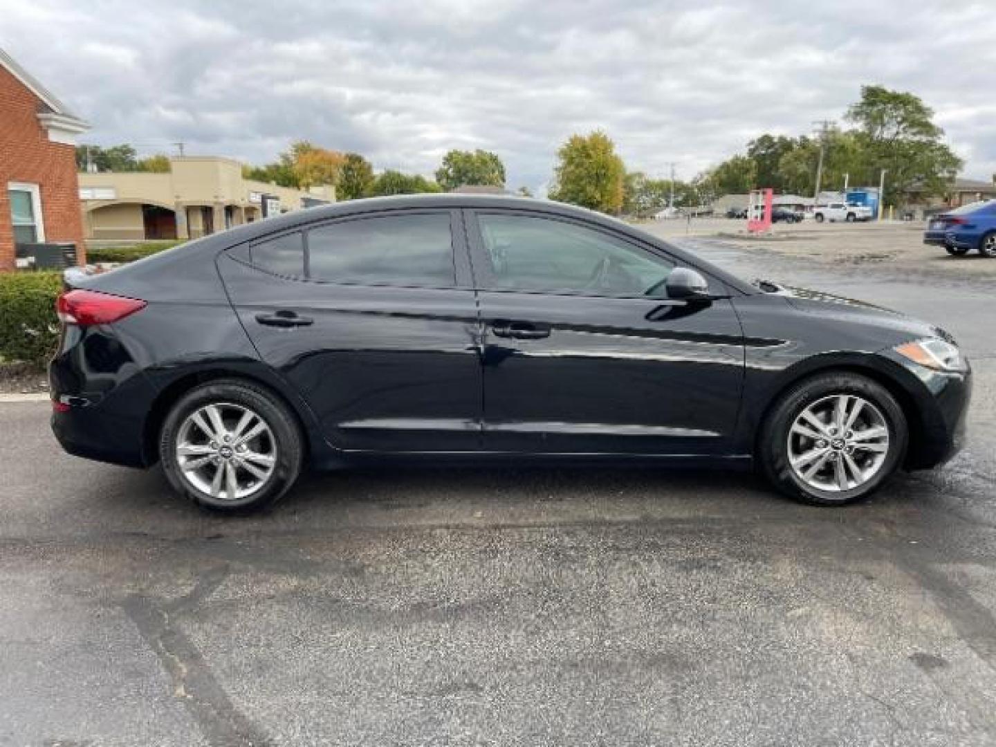 2017 Black Diamond Hyundai Elantra Value Edition 6A (KMHD84LF2HU) with an 1.8L L4 DOHC 16V engine, 6-Speed Automatic transmission, located at 1230 East Main St, Xenia, OH, 45385, (937) 908-9800, 39.687321, -83.910294 - Photo#3