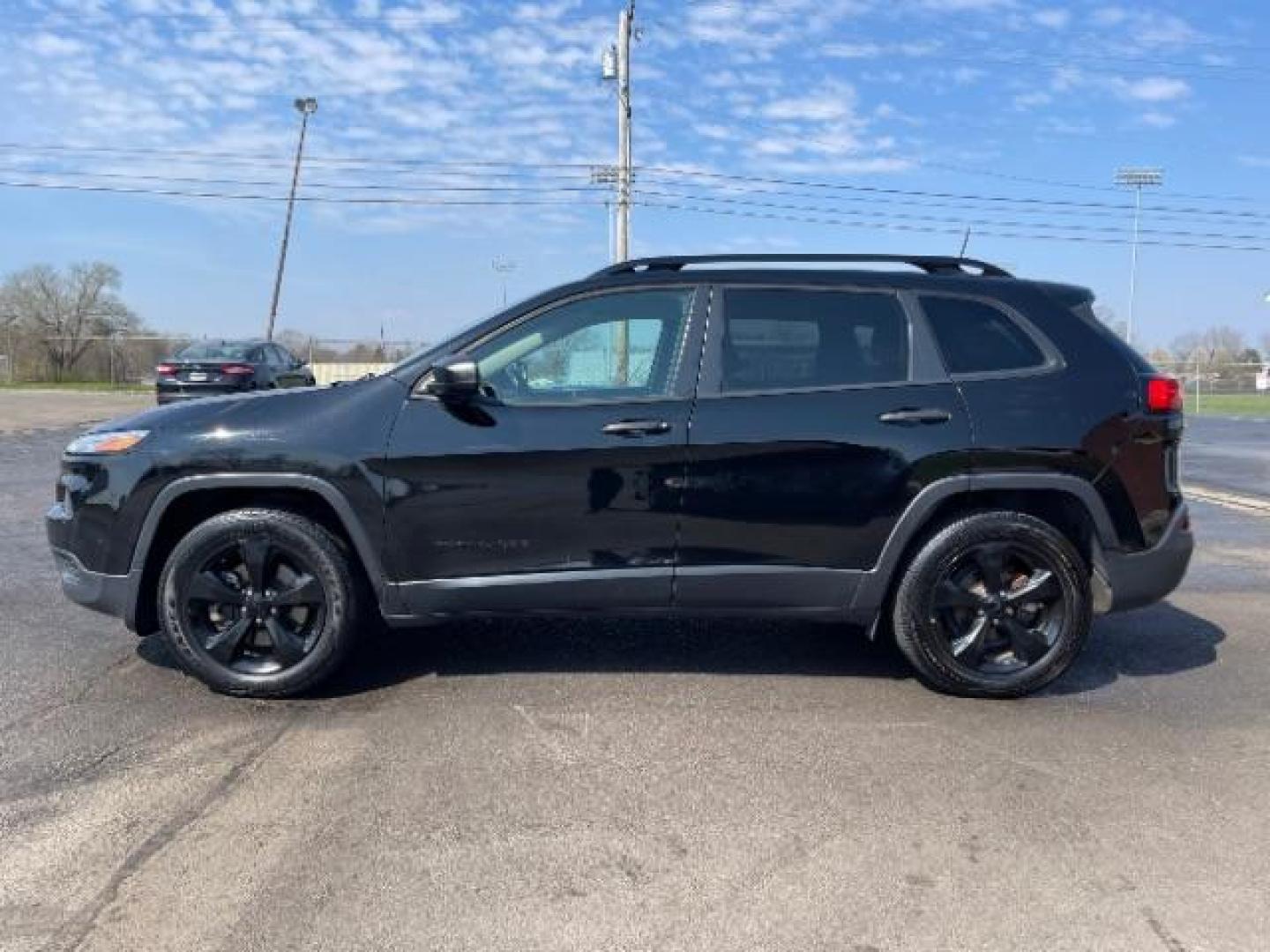 2017 DB Black Pearl Coat Jeep Cherokee Sport 4WD (1C4PJMAB8HW) with an 2.4L L4 DOHC 16V engine, 9-Speed Automatic transmission, located at 1099 N County Rd 25A, OH, 45373, (937) 908-9800, 40.057079, -84.212883 - Photo#5