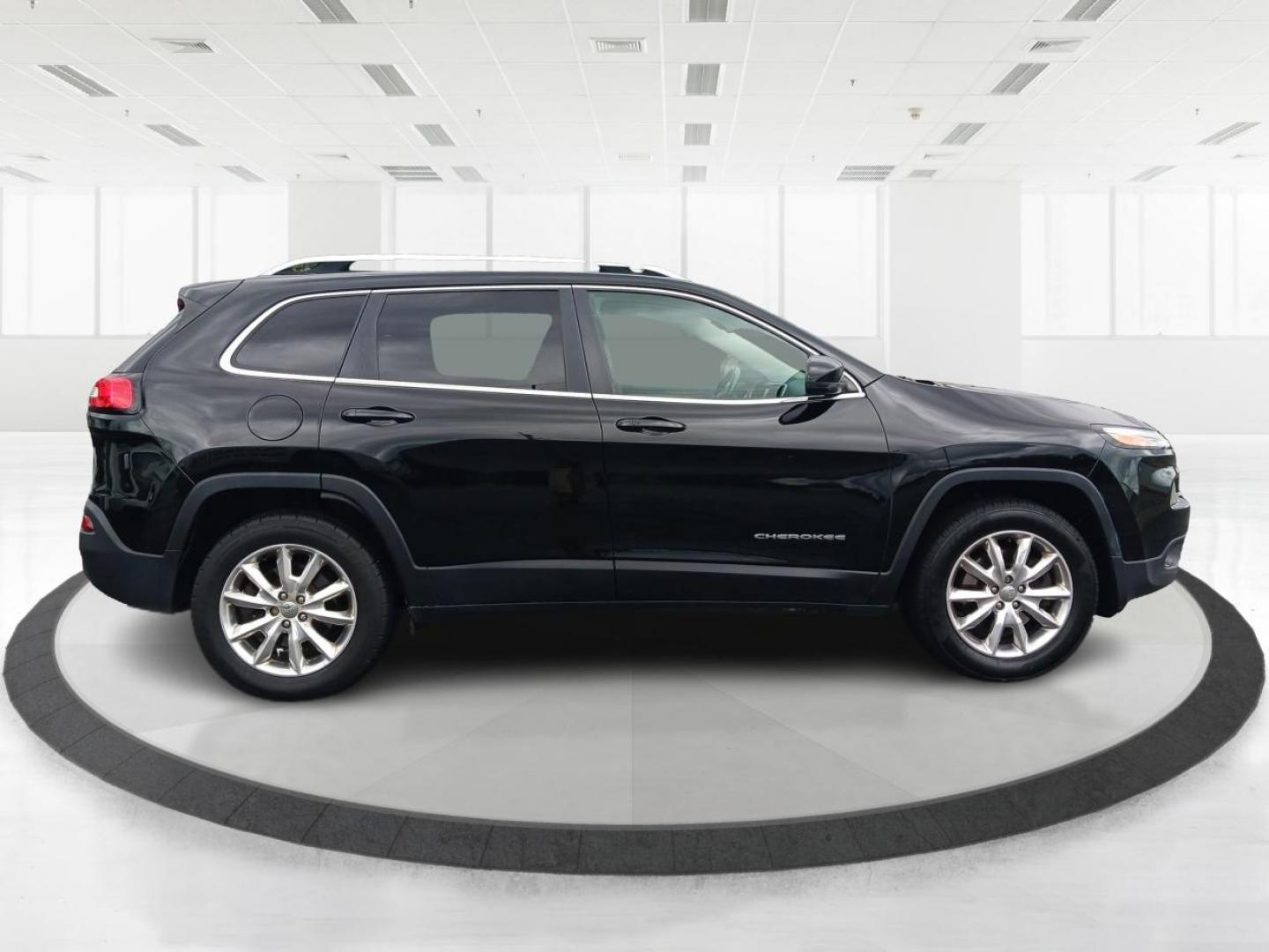 2017 DB Black Pearl Coat Jeep Cherokee Limited 4WD (1C4PJMDBXHW) with an 2.4L L4 DOHC 16V engine, 9-Speed Automatic transmission, located at 4508 South Dixie Dr, Moraine, OH, 45439, (937) 908-9800, 39.690136, -84.216438 - Photo#1