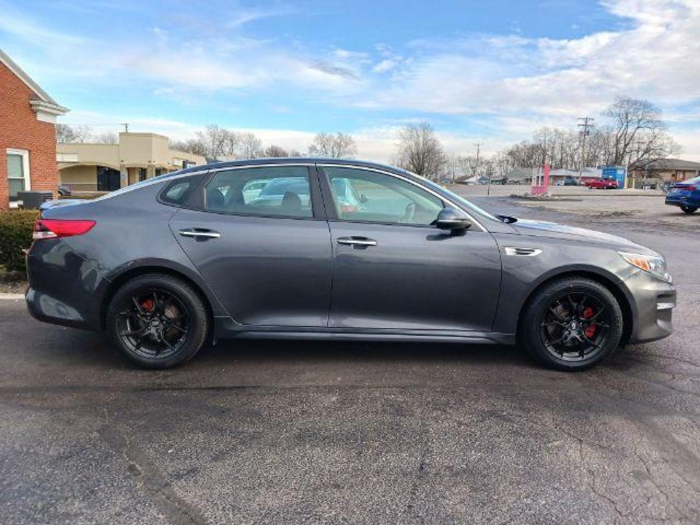 2017 Platinum Graphite Kia Optima LX (5XXGT4L31HG) with an 2.4L L4 DOHC 16V engine, 6-Speed Automatic transmission, located at 1184 Kauffman Ave, Fairborn, OH, 45324, (937) 908-9800, 39.807365, -84.029114 - Photo#4