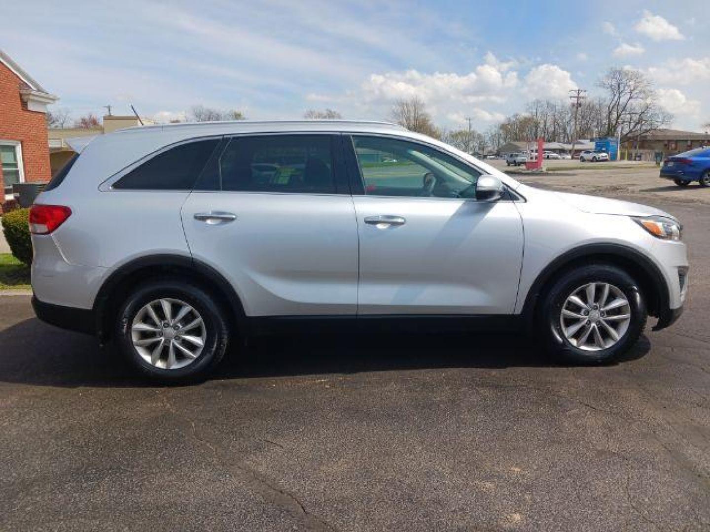 2017 Kia Sorento LX 2WD (5XYPG4A37HG) with an 2.4L L4 DOHC 16V engine, 6-Speed Automatic transmission, located at 4508 South Dixie Dr, Moraine, OH, 45439, (937) 908-9800, 39.689976, -84.218452 - 2017 Kia Sorento LX 2WD - Photo#3