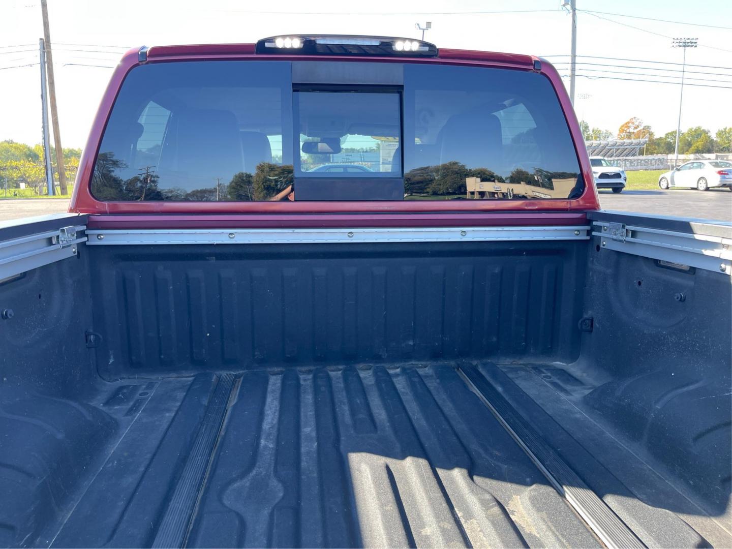 2017 Nissan Titan Platinum Reserve Crew Cab 4WD (1N6AA1E53HN) with an 5.6L V8 DOHC 32V engine, 6-Speed Automatic transmission, located at 1230 East Main St, Xenia, OH, 45385, (937) 908-9800, 39.688026, -83.910172 - 2017 Nissan Titan Platinum Reserve Crew Cab 4WD - Photo#11