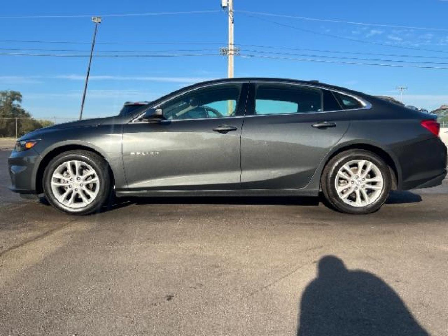 2018 Nightfall Gray Metallic Chevrolet Malibu LT (1G1ZD5ST9JF) with an 1.5L L4 DOHC 16V engine, 6-Speed Automatic transmission, located at 1230 East Main St, Xenia, OH, 45385, (937) 908-9800, 39.687321, -83.910294 - Photo#3