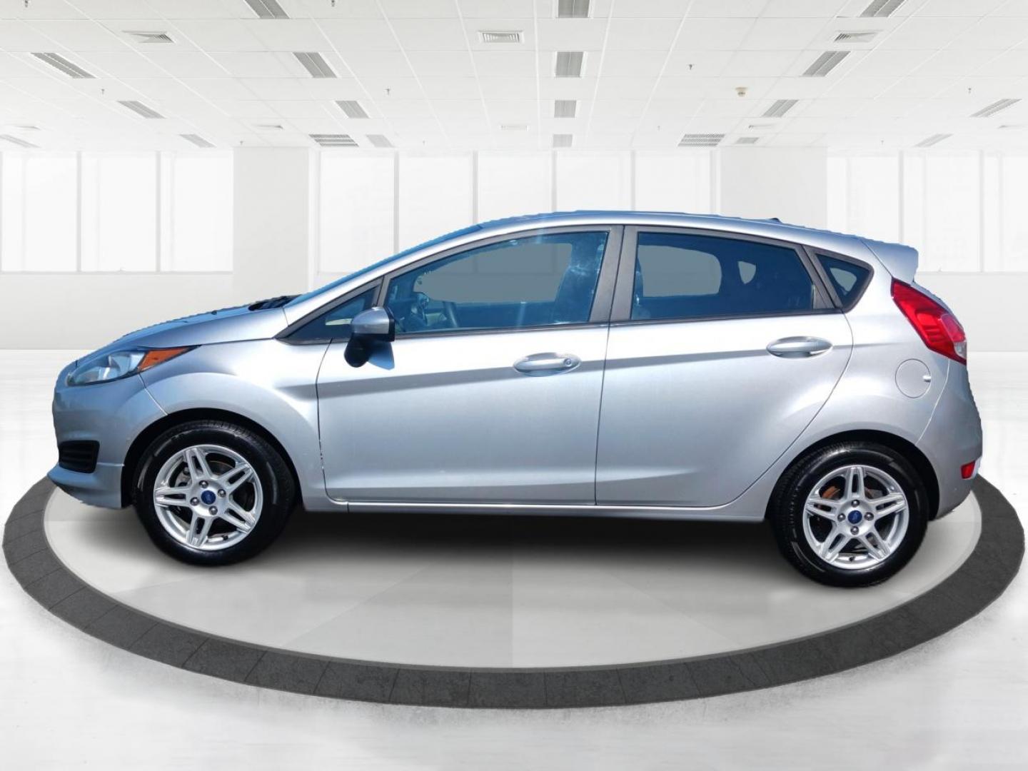 2018 Ingot Silver Metallic Ford Fiesta SE Hatchback (3FADP4EJ5JM) with an 1.6L L4 DOHC 16V engine, located at 1230 East Main St, Xenia, OH, 45385, (937) 908-9800, 39.687321, -83.910294 - Photo#5