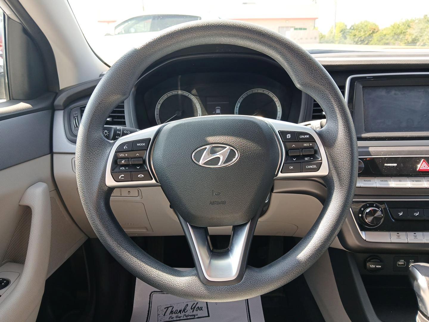 2018 Machine Gray Hyundai Sonata SE (5NPE24AFXJH) with an 2.4L L4 DOHC 16V engine, 7-Speed Automatic transmission, located at 4508 South Dixie Dr, Moraine, OH, 45439, (937) 908-9800, 39.690136, -84.216438 - Photo#15