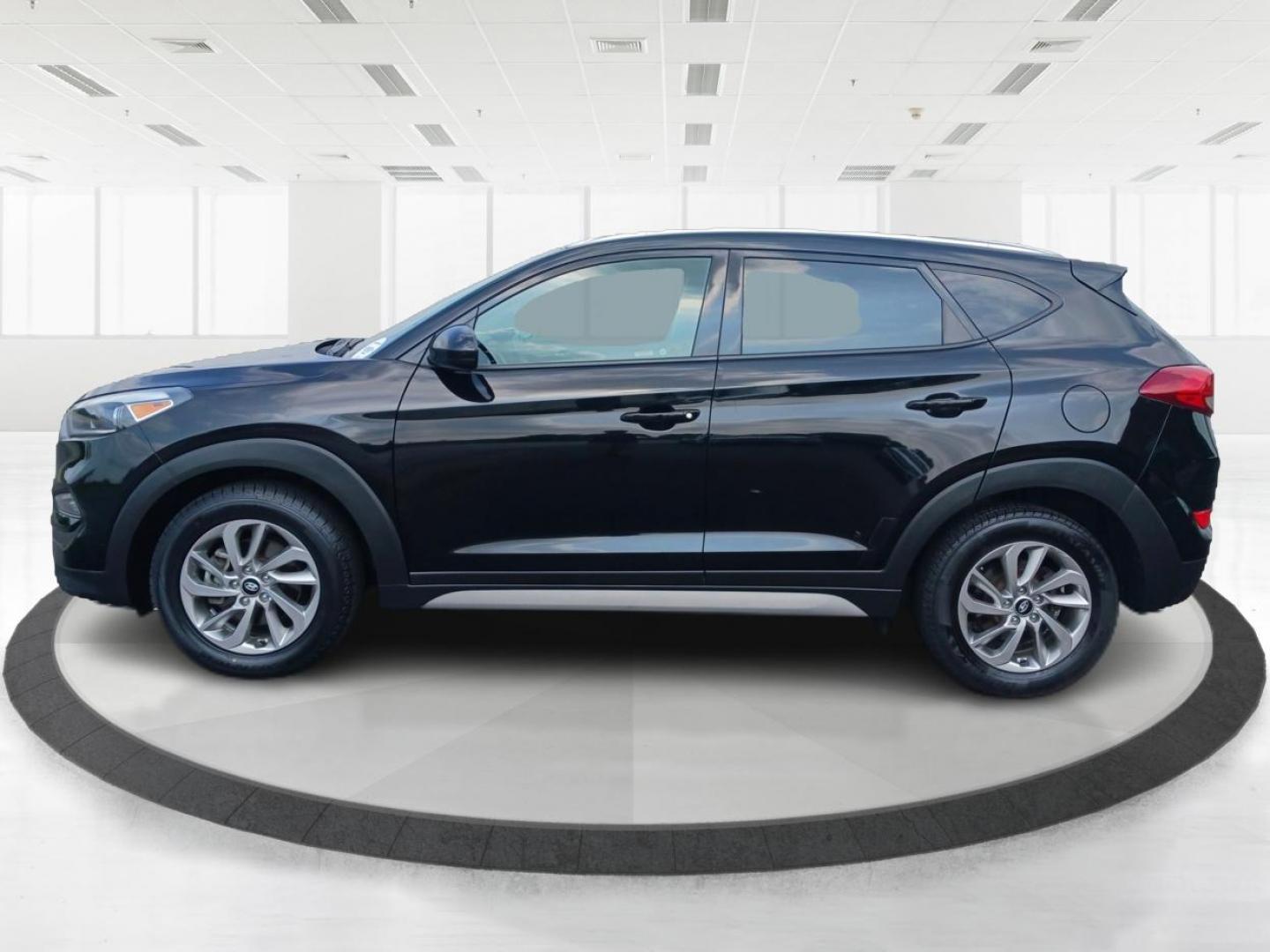 2018 Black Noir Pearl Hyundai Tucson SEL AWD (KM8J3CA40JU) with an 2.0L L4 DOHC 16V engine, 6-Speed Automatic transmission, located at 1951 S Dayton Lakeview Rd., New Carlisle, OH, 45344, (937) 908-9800, 39.890999, -84.050255 - Photo#5