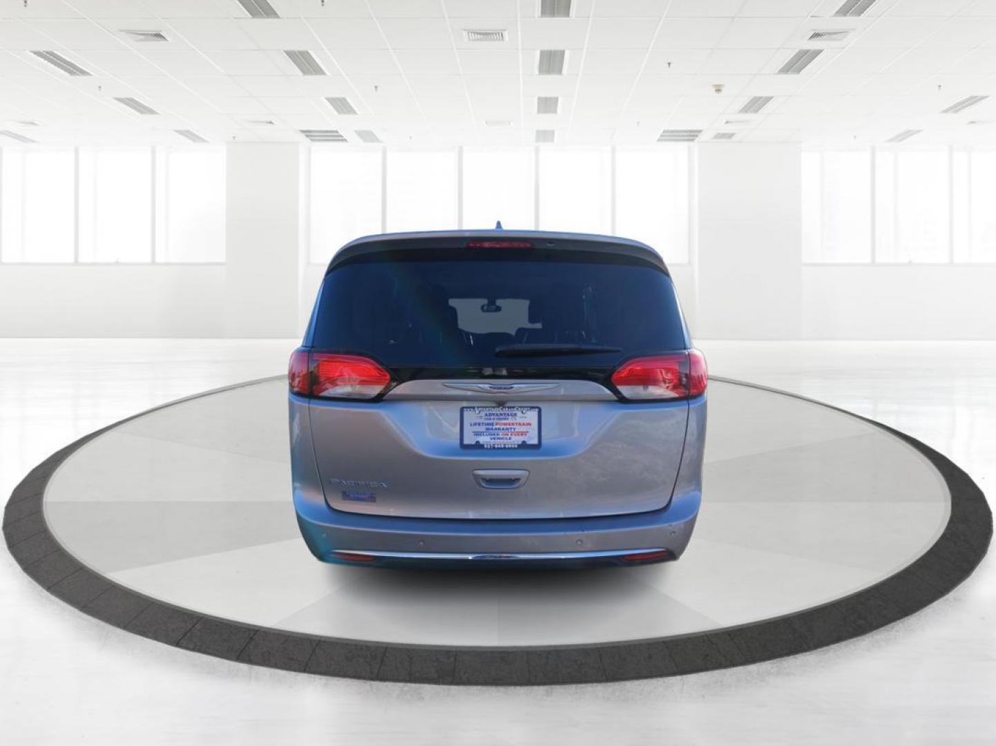 2019 Chrysler Pacifica Touring-L (2C4RC1BG5KR) with an 3.6L V6 DOHC 24V engine, 9-Speed Automatic transmission, located at 401 Woodman Dr, Riverside, OH, 45431, (937) 908-9800, 39.760899, -84.123421 - 2019 Chrysler Pacifica Touring-L - Photo#3