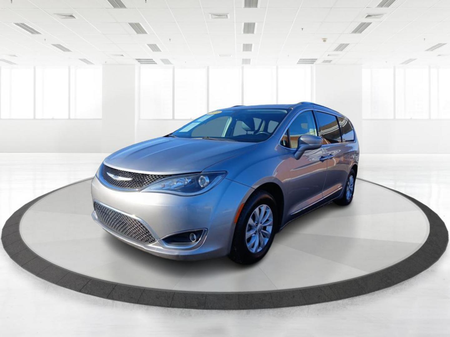 2019 Chrysler Pacifica Touring-L (2C4RC1BG5KR) with an 3.6L V6 DOHC 24V engine, 9-Speed Automatic transmission, located at 401 Woodman Dr, Riverside, OH, 45431, (937) 908-9800, 39.760899, -84.123421 - 2019 Chrysler Pacifica Touring-L - Photo#7