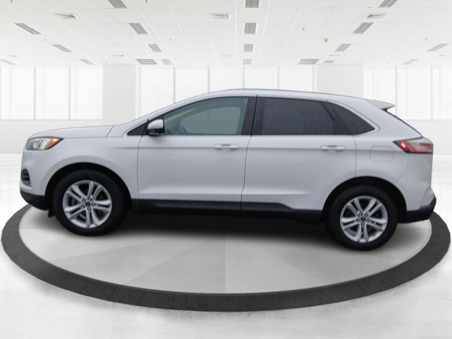 2019 Ford Edge SEL FWD (2FMPK3J9XKB) with an 2.0L L4 DOHC 16V engine, 6-Speed Automatic transmission, located at 880 E. National Road, Vandalia, OH, 45377, (937) 908-9800, 39.891918, -84.183594 - 2019 Ford Edge SEL FWD - Photo#5