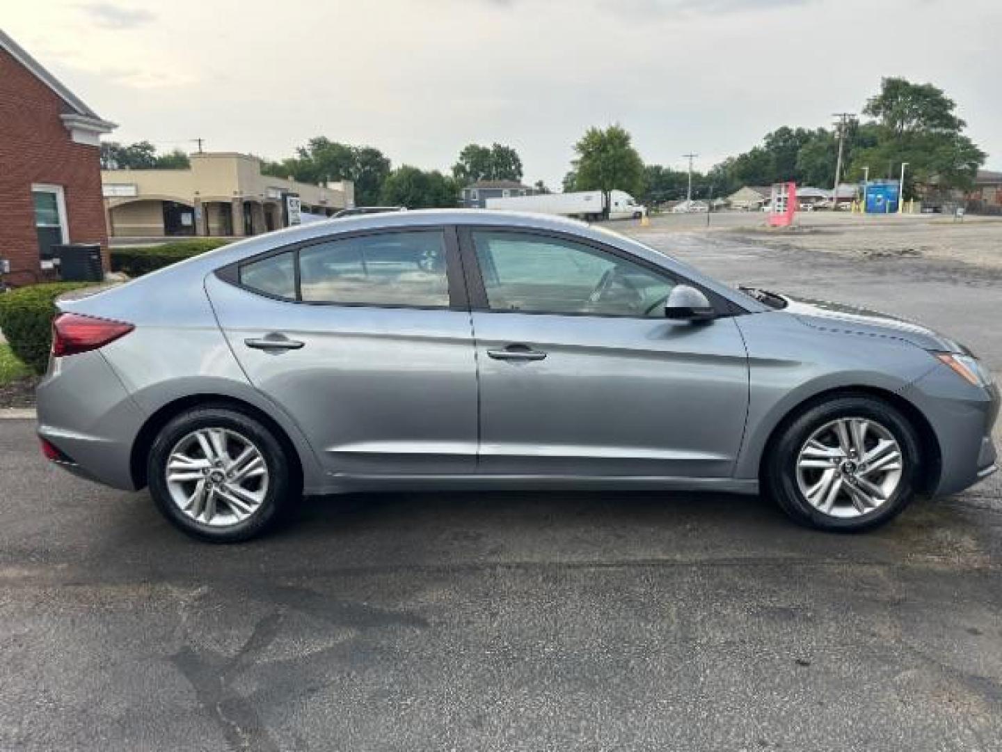 2019 Galactic Gray Hyundai Elantra Limited (KMHD84LF9KU) with an 1.8L L4 DOHC 16V engine, 6-Speed Automatic transmission, located at 1230 East Main St, Xenia, OH, 45385, (937) 908-9800, 39.687321, -83.910294 - Photo#5