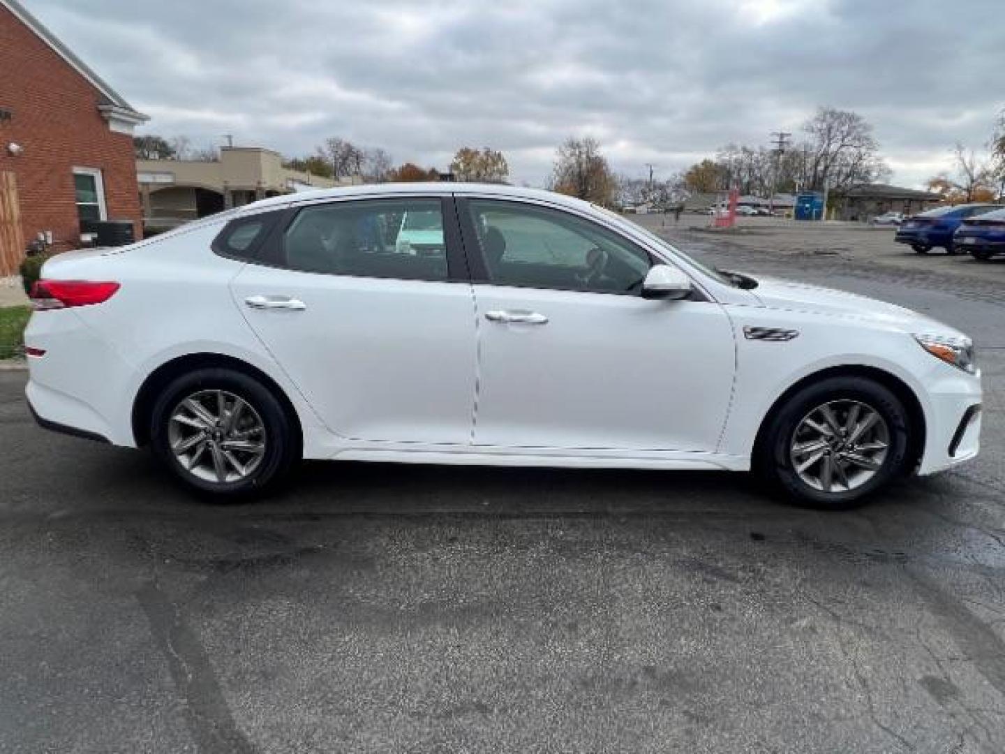 2019 Snow White Pearl Kia Optima LX (5XXGT4L30KG) with an 2.4L L4 DOHC 16V engine, 6-Speed Automatic transmission, located at 4508 South Dixie Dr, Moraine, OH, 45439, (937) 908-9800, 39.690136, -84.216438 - Photo#5